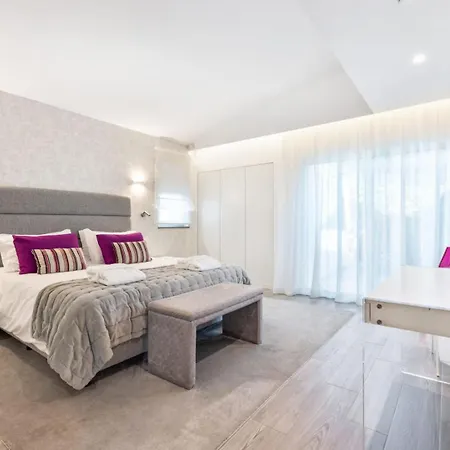 Amazing Villa In A Great Location With Facilities * אלמנסיל
